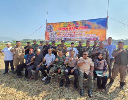 KAPOLSEK MARGAASIH POLRES CIMAHI BERSAMA KORAMIL 2415 DAN CAMAT MARGAASIH IKUTI ZOOM MEETING PANEN RAYA.