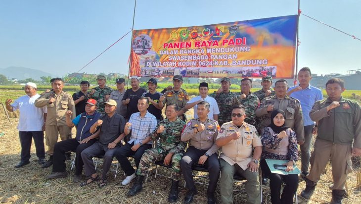KAPOLSEK MARGAASIH POLRES CIMAHI BERSAMA KORAMIL 2415 DAN CAMAT MARGAASIH IKUTI ZOOM MEETING PANEN RAYA.