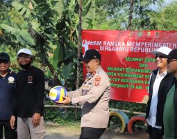 KAPOLSEK MARGAASIH POLRES CIMAHI KOMPOL BONY YUNIAR,.AA.,S.IP.,MH. BUKA RESMI TURNAMEN BOLA VOLY