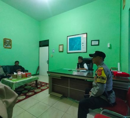 BHABINKAMTIBMAS DESA RAHAYU POLSEK MARGAASIH TERIMA LAPORAN KDRT WARGANYA