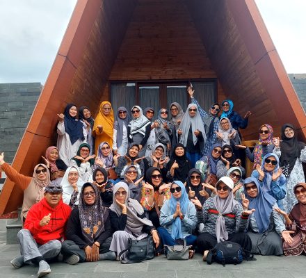 Majelis Ta'lim Al-Amanah Mengadakan Rihlah ke Vila Cahaya Garut