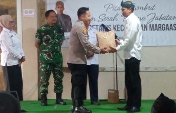 KAPOLSEK MARGAASIH POLRES CIMAHI KOMPOL BBONY YUNIAR,.AA.,S.IP.,MH. BERIKAN SAMBUTAN DALAM PISAH SAMBUT SEKCAM KECAMATAN MARGAASIH.