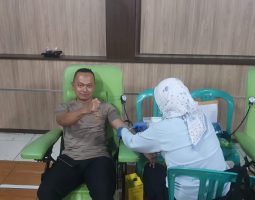 POLSEK MARGAASIH POLRES CIMAHI BAKTI SOSIAL DONOR DARAH PMI DI KANTOR DESA NANJUNG.