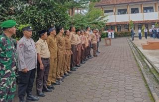 Kanit Binmas Polsek Margaasih Polres Cimahi Hadiri Masa Pengenalan Lingkungan Sekolah (MPLS) Tahun Ajaran 2025/2026 Di SMAN 1 Margaasih. Polres Cimahi