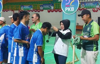 Futsal Competition Harlah ke-27, Ketua DPRD Hj. Renie Rahayu Fauzi Ucapkan Selamat Kepada Para Juara