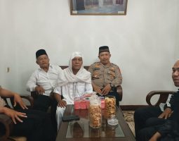 KAPOLSEK MARGAASIH POLRES CIMAHI KOMPOL BONY YUNIAR.,AA.,S.Ip.,MH. SILATURHAMI BERSAMA KH.SOFYAN YAHYA. MA. TOKOH KHARISMATIK DI MARGAASIH