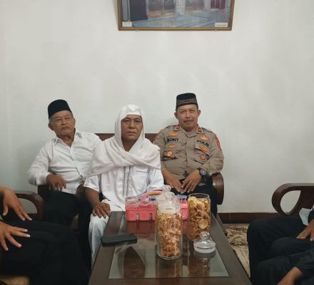 KAPOLSEK MARGAASIH POLRES CIMAHI KOMPOL BONY YUNIAR.,AA.,S.Ip.,MH. SILATURHAMI BERSAMA KH.SOFYAN YAHYA. MA. TOKOH KHARISMATIK DI MARGAASIH