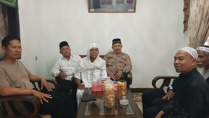 KAPOLSEK MARGAASIH POLRES CIMAHI KOMPOL BONY YUNIAR.,AA.,S.Ip.,MH. SILATURHAMI BERSAMA KH.SOFYAN YAHYA. MA. TOKOH KHARISMATIK DI MARGAASIH