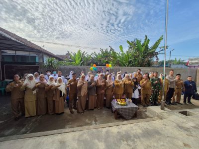 BHABINKAMTIBMAS DESA LAGADAR POLSEK MARGAASIH AIPDA APIF LUTFI HADIRI KEGIATAN PEMERIKSAAN KESEHATAN GRATIS