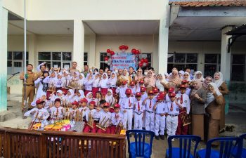 BHABINKAMTIBMAS DESA LAGADAR POLSEK MARGAASIH AIPDA APIF LUTFI HADIRI KEGIATAN PEMERIKSAAN KESEHATAN GRATIS