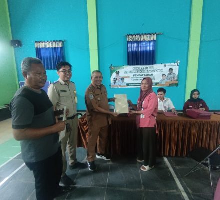 Kantor Agraria ATR/BPN Kab. Bandung kembali Serahkan Sertipikat Elektronik dari Program PTSL di Desa Babakan Kec. Ciparay