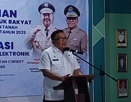 Kantor ATR/BPN Kab. Bandung Serahkan 143 Sertipikay di Desa Baros dan Cimaung