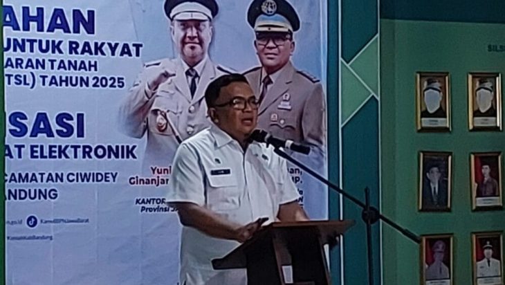 Kantor ATR/BPN Kab. Bandung Serahkan 143 Sertipikay di Desa Baros dan Cimaung