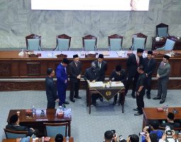 RAPAT PARIPURNA DPRD KAB. BANDUNG. Eksekutif dan Legislatif Sepakat Beberapa Raperda Dilakukan Pembahasan untuk Tahun 2026