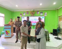 Kantor Agraria Kab. Bandung Serahkan 360 Sertipikat Elektronik Program PTSL di Desa Gunungleutik Ciparay