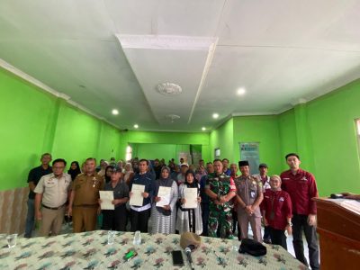 Kantor Agraria Kab. Bandung Serahkan 360 Sertipikat Elektronik Program PTSL di Desa Gunungleutik Ciparay