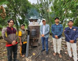 H. Tarya Witarsa Berikan Apresiasi kepada Warga yang Ciptakan Inovasi Baru Mesin Pembakaran Sampah Bahan Bakar Solar dan Air