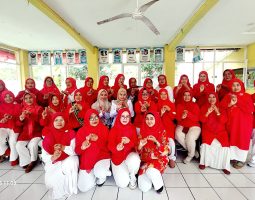 Posyandu Flamboyan 12 Memberikan Vitamin A Untuk Balita