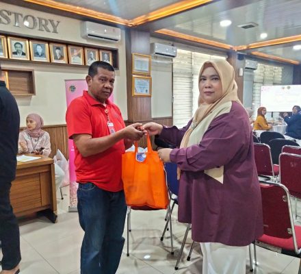 Jumat Berkah IKAWATI ATR/BPN Kab. Bandung Serahkan 260 Paket Sembako