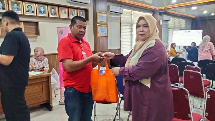 Jumat Berkah IKAWATI ATR/BPN Kab. Bandung Serahkan 260 Paket Sembako