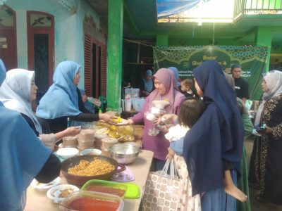 YAYASAN SHIROTUL JANNAH AL MUBAROK GELAR BAZZAR SHOLAWAT DALAM TINGKATKAN KEIMANAN