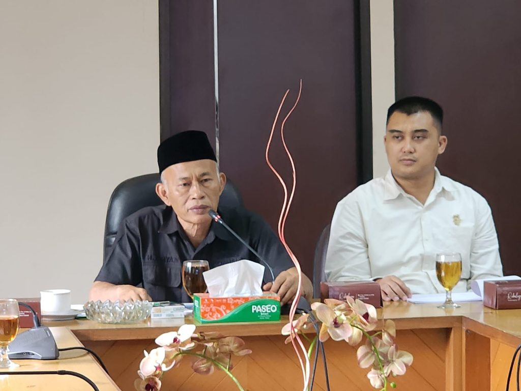 Rapat Kerja Dengan DLH Kabupaten Bandung, Komisi C Soroti Pembatasan Kuota Buang Sampah ke TPA Sarimukti