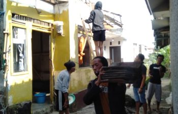 Legislator PKB Hadiat Berikan Bantuan Rp 10 juta Sekaligus Wujudkan Mimpi Seorang Warga Miliki Rumah Idaman.