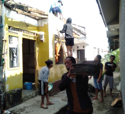 Legislator PKB Hadiat Berikan Bantuan Rp 10 juta Sekaligus Wujudkan Mimpi Seorang Warga Miliki Rumah Idaman.