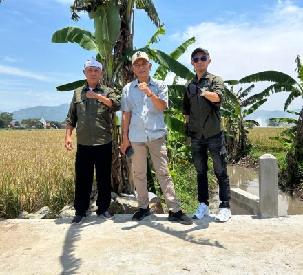 H. Tarya Witarsa Monitoring Pengerjaan Jalan Lingkungan di Kelurahan Wargamekar Baleendah.