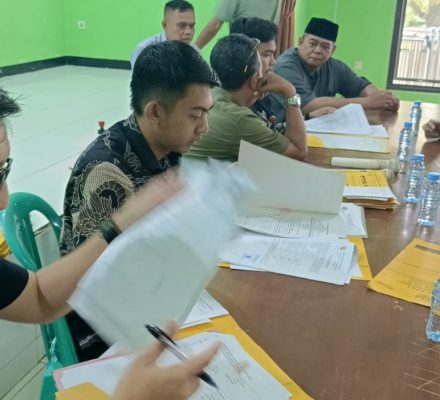 Jum'at Berkah. Kantor ATR/BPN Kab. Bandung Serahkan 300 Sertipikat PTSL Kepada Warga Margahayu Selatan