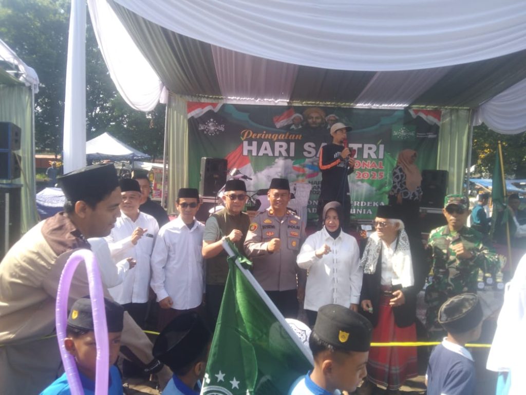 Ketua DPRD Renie Rahayu Buka Kirab Santri Dalam Rangka Hari Santri Nasional di Majalaya