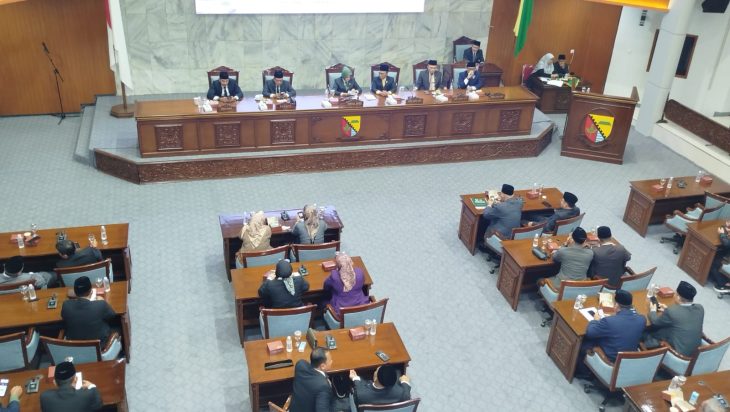 RAPAT PARIPURNA DPRD KAB. BANDUNG. 2 Raperda Disepakati Untuk Di Bahas Oleh Pansus.