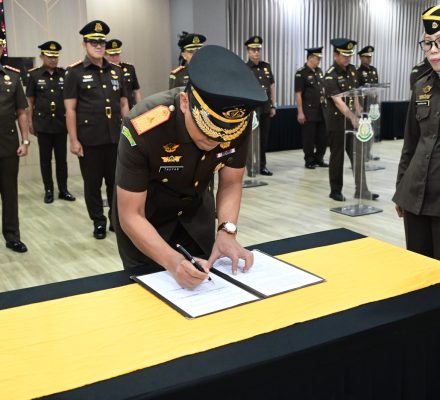 KAJATI JABAR LANTIK 25 PEJABAT BARU DI WILAYAH KEJAKSAAN TINGGI JAWA BARAT