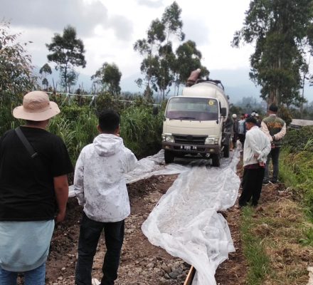 Jalan Mulus, Desa Pun Maju. Warga Desa Margamekar Bangun Infrastruktur Impian dengan Semangat Gotong Royong!