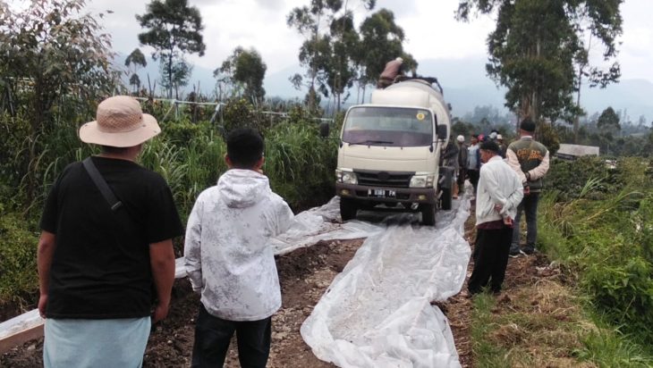 Jalan Mulus, Desa Pun Maju. Warga Desa Margamekar Bangun Infrastruktur Impian dengan Semangat Gotong Royong!