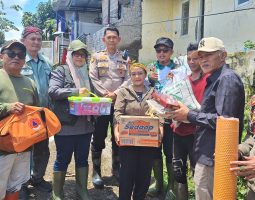 Warga Terdampak Banjir Di Ciparay Mendapat Bantuan, Ketua Komisi C Kawal Penyalurannya.