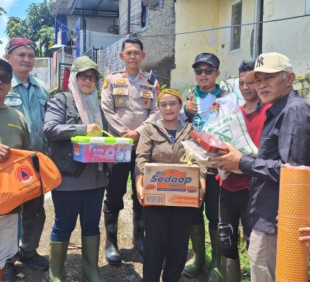 Warga Terdampak Banjir Di Ciparay Mendapat Bantuan, Ketua Komisi C Kawal Penyalurannya.