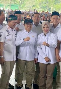 Menko Gus Muhaimin Berikan Bantuan Sosial Bagi Masyarakat Kabupaten Bandung. Hj Renie Rahayu Fauzi Minta Masyarakat Memanfaatkannya Dengan Baik.