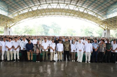 Menko Gus Muhaimin Berikan Bantuan Sosial Bagi Masyarakat Kabupaten Bandung. Hj Renie Rahayu Fauzi Minta Masyarakat Memanfaatkannya Dengan Baik.