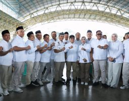 Menko Gus Muhaimin Berikan Bantuan Sosial Bagi Masyarakat Kabupaten Bandung. Hj Renie Rahayu Fauzi Minta Masyarakat Memanfaatkannya Dengan Baik.