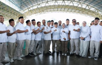 Menko Gus Muhaimin Berikan Bantuan Sosial Bagi Masyarakat Kabupaten Bandung. Hj Renie Rahayu Fauzi Minta Masyarakat Memanfaatkannya Dengan Baik.