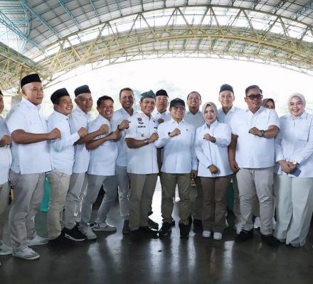 Menko Gus Muhaimin Berikan Bantuan Sosial Bagi Masyarakat Kabupaten Bandung. Hj Renie Rahayu Fauzi Minta Masyarakat Memanfaatkannya Dengan Baik.