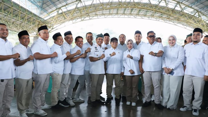 Menko Gus Muhaimin Berikan Bantuan Sosial Bagi Masyarakat Kabupaten Bandung. Hj Renie Rahayu Fauzi Minta Masyarakat Memanfaatkannya Dengan Baik.