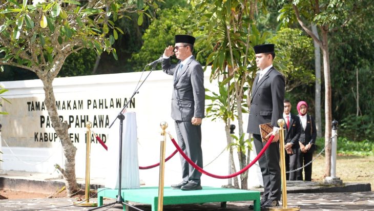 Di Hari Pahlawan. Bupati Bandung Ajak Masyarakat Teladani Semangat dan Keikhlasan Pahlawan