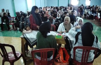 BLT untuk 1.612 Warga Margamulya Mengalirkan Senyum. "Bantuan Ini Menyelamatkan Kebutuhan Rumah Tangga Kami"