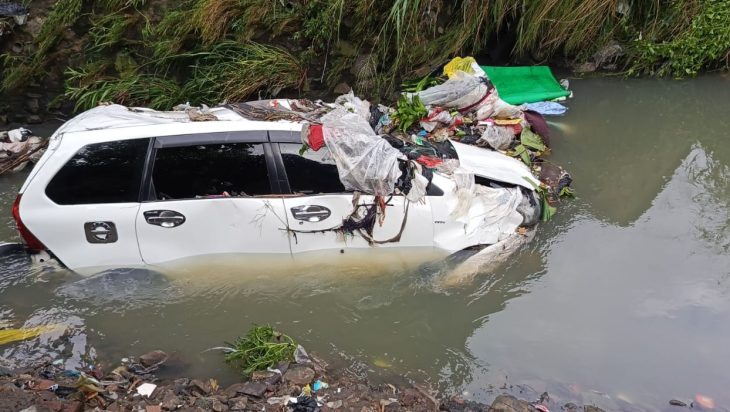Terseret Banjir, Satu Mobil Kijang Belum Ditemukan dan Avanza Masih Belum Dievakuasi, Teronggok di Sungai Kawasan Margaasih- Margahayu