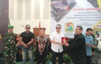 DUA PENGHARGAAN DI BERIKAN DALAM ACARA KKN UNIVERSITAS HUKUM MPU TANTULAR JAKARTA