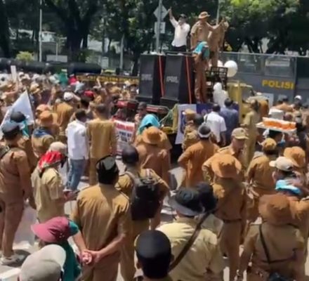 50 Ribu Kepala Desa Kepung Jakarta, Tuntut Pemerintah Batalkan Pemangkasan Dana Desa 2025