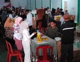 Penyaluran Bantuan Pangan: Lebih dari Sekadar Distribusi, Sebuah Simfoni Kemanusiaan di Aula Desa Margamulya