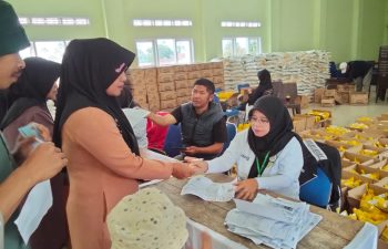 Kebersamaan Dibalik Bantuan Pangan, Sinergitas Desa Margamukti Jadi Teladan